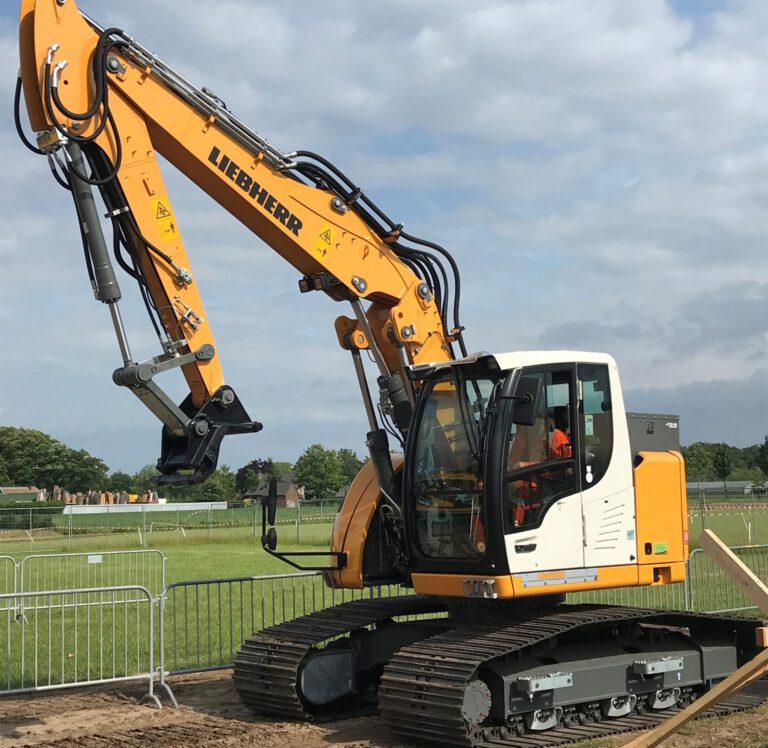 Liebherr_R914_Compact_